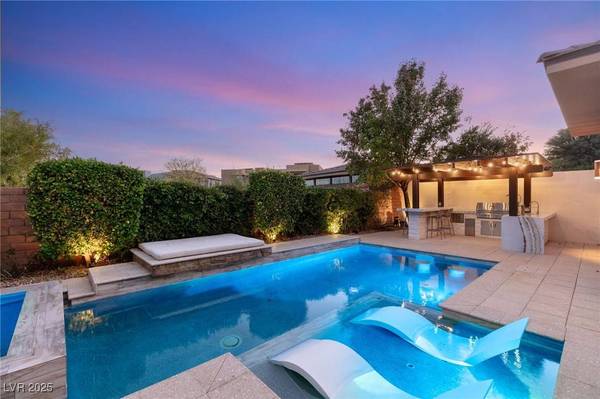 38 Moonfire DR, Las Vegas, NV 89135