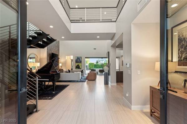 38 Moonfire DR, Las Vegas, NV 89135