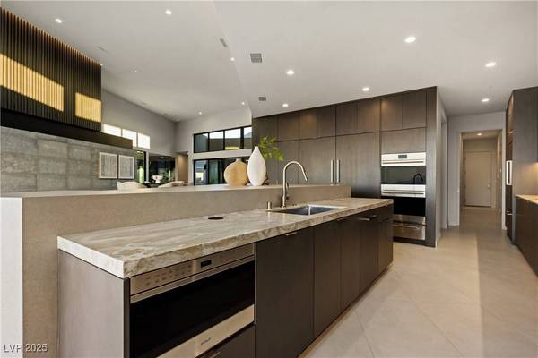 8 Chisel Crest CT, Henderson, NV 89012