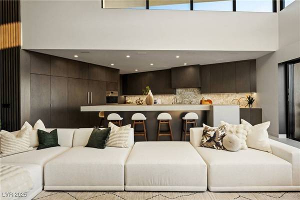 8 Chisel Crest CT, Henderson, NV 89012