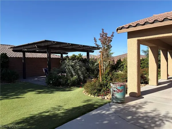5761 E Badlands LN, Pahrump, NV 89061