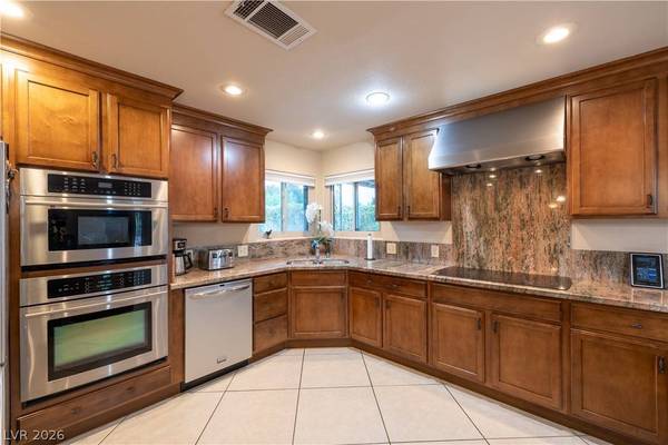 3597 Cochise LN, Las Vegas, NV 89169