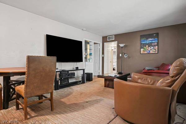 221 Circle DR, Las Vegas, NV 89101