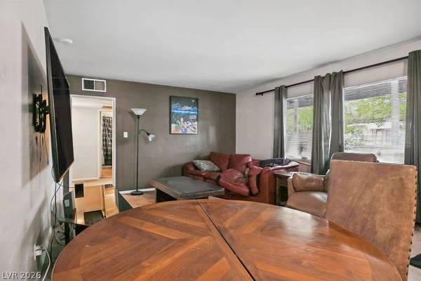 221 Circle DR, Las Vegas, NV 89101