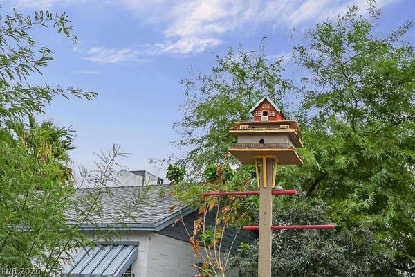 221 Circle DR, Las Vegas, NV 89101
