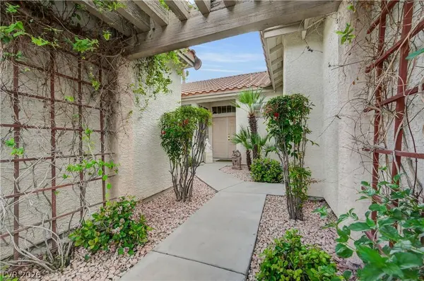 8421 Willow Point CT, Las Vegas, NV 89128