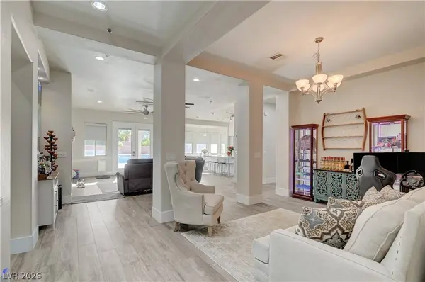 135 E Mesa Verde LN, Las Vegas, NV 89123