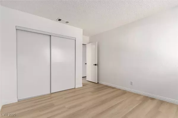 5917 Smoke Ranch RD #B, Las Vegas, NV 89108