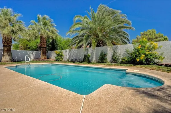 1690 Silver Rain AVE, Las Vegas, NV 89123