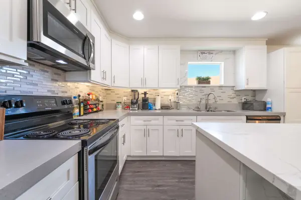 878 W Lake Mead Blvd, Las Vegas, NV 89106-2338