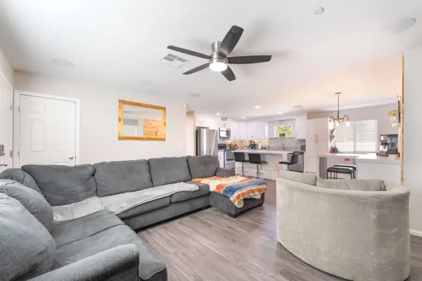 878 W Lake Mead Blvd, Las Vegas, NV 89106-2338