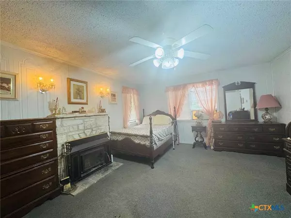 740 Old Georgetown RD, Gatesville, TX 76528