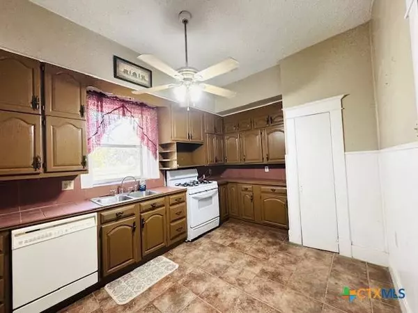 740 Old Georgetown RD, Gatesville, TX 76528