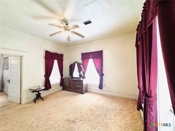 740 Old Georgetown RD, Gatesville, TX 76528