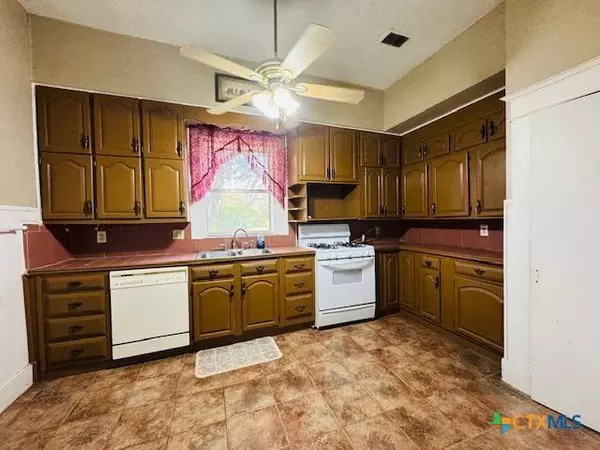 740 Old Georgetown RD, Gatesville, TX 76528