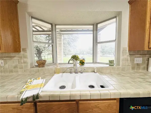400 Indian Hills RD, Gatesville, TX 76528