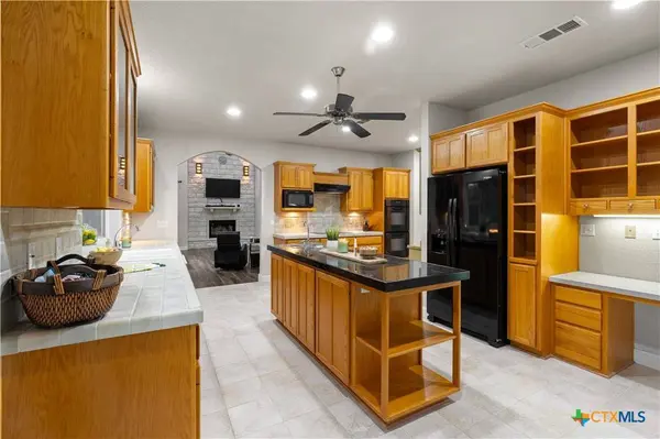 400 Indian Hills RD, Gatesville, TX 76528