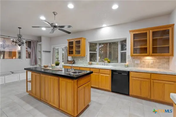 400 Indian Hills RD, Gatesville, TX 76528