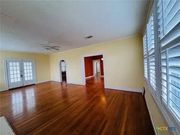 109 N Lutterloh AVE, Gatesville, TX 76528