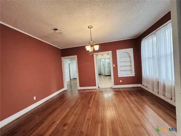 109 N Lutterloh AVE, Gatesville, TX 76528