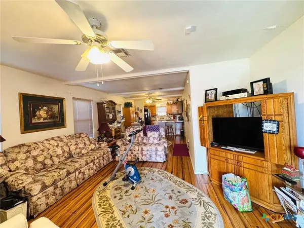 1105 Baldridge DR, Gatesville, TX 76528