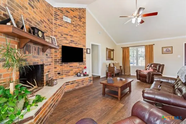 100 Sunny LN, Gatesville, TX 76528