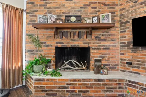 100 Sunny LN, Gatesville, TX 76528