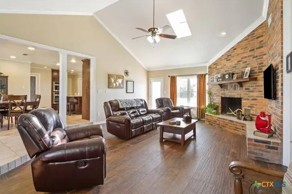 100 Sunny LN, Gatesville, TX 76528
