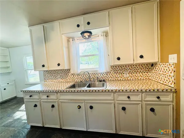 302 N 28th ST, Gatesville, TX 76528