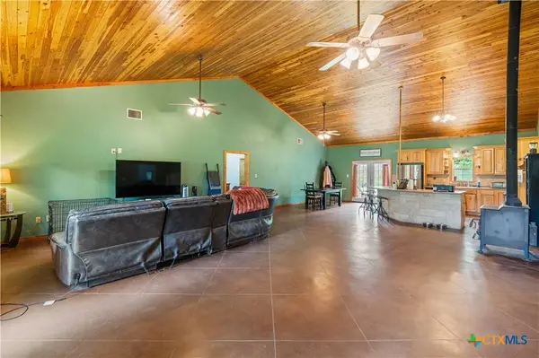 1125 King Country RD, Gatesville, TX 76528