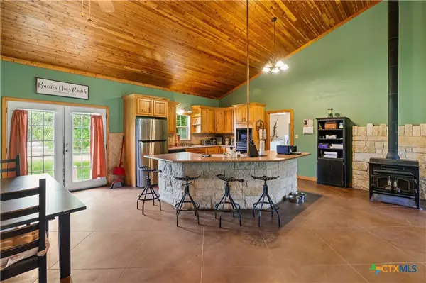 1125 King Country RD, Gatesville, TX 76528