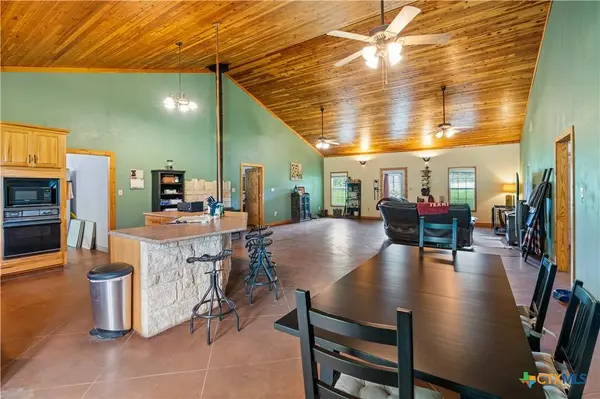 1125 King Country RD, Gatesville, TX 76528