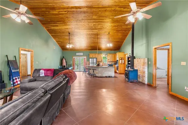 1125 King Country RD, Gatesville, TX 76528