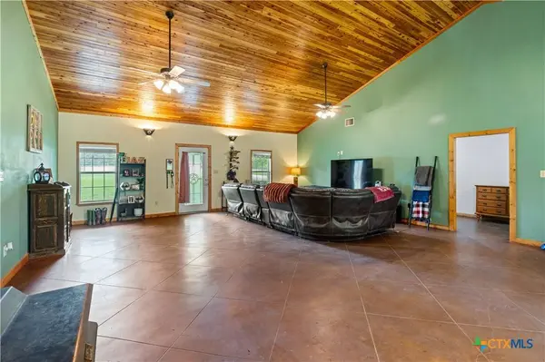 1125 King Country RD, Gatesville, TX 76528