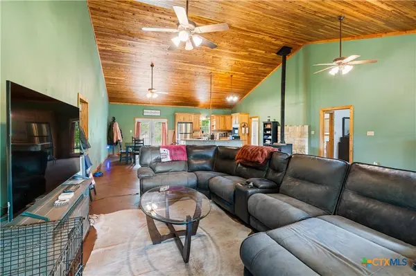 1125 King Country RD, Gatesville, TX 76528