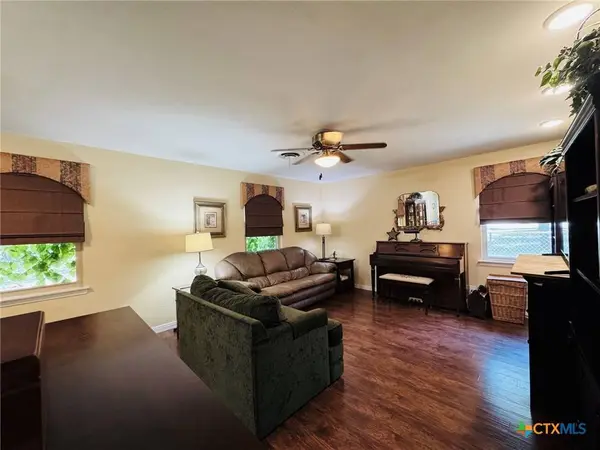 105 Curry DR, Gatesville, TX 76528