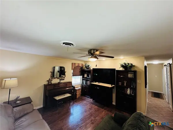 105 Curry DR, Gatesville, TX 76528