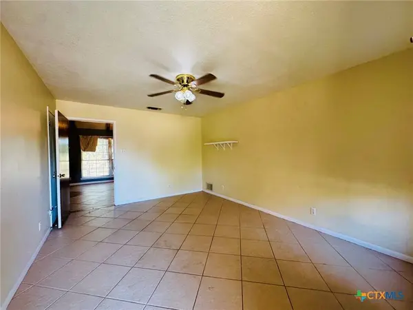 2405 Osage RD, Gatesville, TX 76528