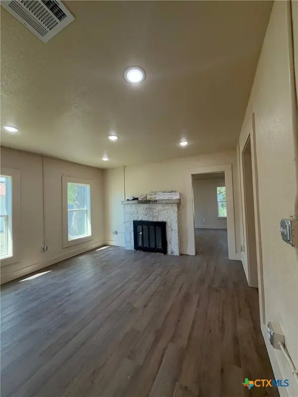 511 Saunders ST, Gatesville, TX 76528