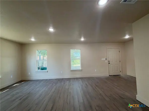 511 Saunders ST, Gatesville, TX 76528