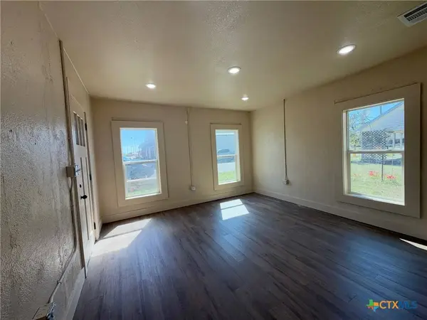 511 Saunders ST, Gatesville, TX 76528
