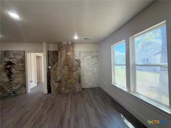 511 Saunders ST, Gatesville, TX 76528