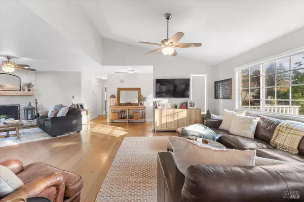 10465 Pelham DR, Windsor, CA 95492