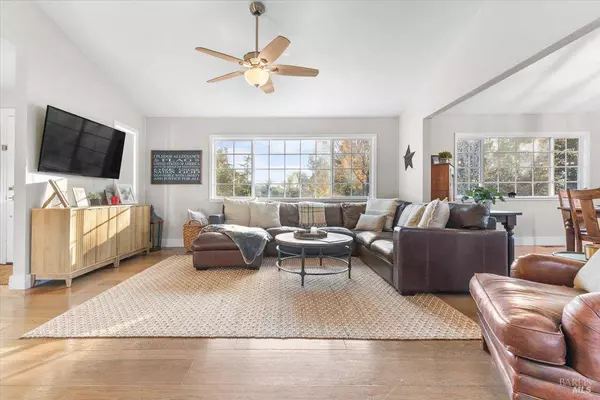 10465 Pelham DR, Windsor, CA 95492