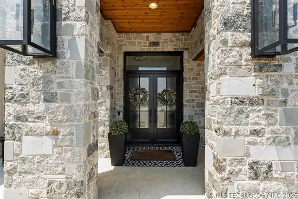 100 S 72nd CT, Broken Arrow, OK 74014