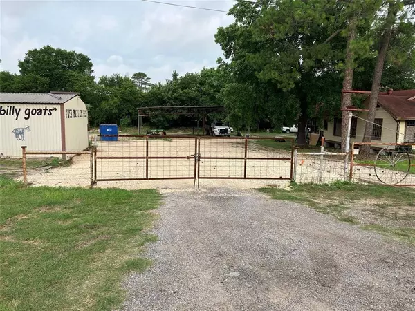 210 S Parkway Drive, Alvarado, TX 76009