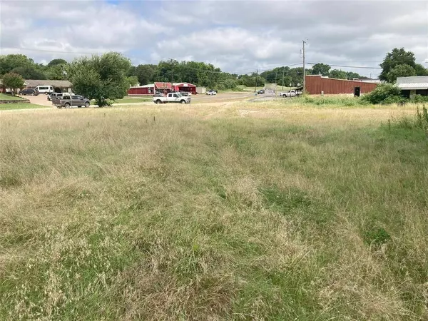 100 N Parkway Drive, Alvarado, TX 76009