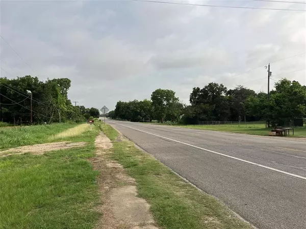 210 S Parkway Drive, Alvarado, TX 76009