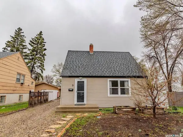 9 Minto PLACE, Saskatoon, SK S7L 1C4