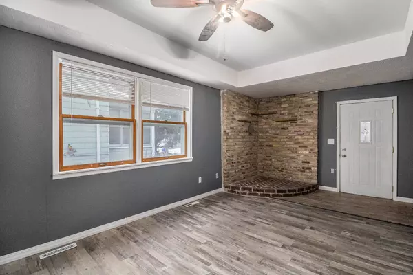 694 Wilson AVE, Saint Paul, MN 55106